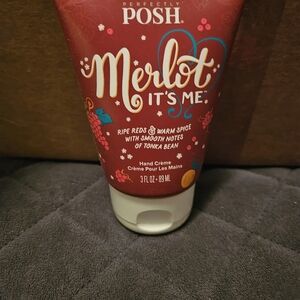 Perfectly Posh Merlot It's Me Hand Crème - Red